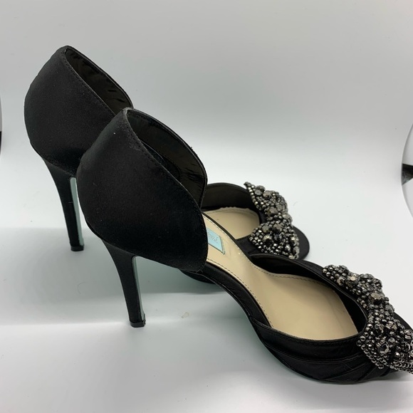 Betsey Johnson SB-Gown Black Satin Heels size 8.5M​​​​​​​​​​​​​​​​​​​​​​​​​ - Picture 4 of 10